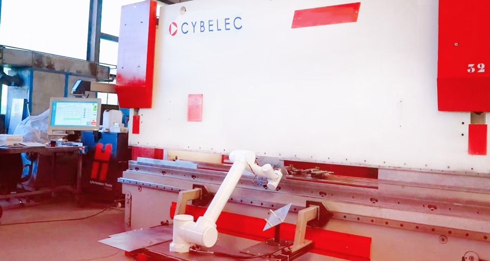 Cellule de pliage robotisée