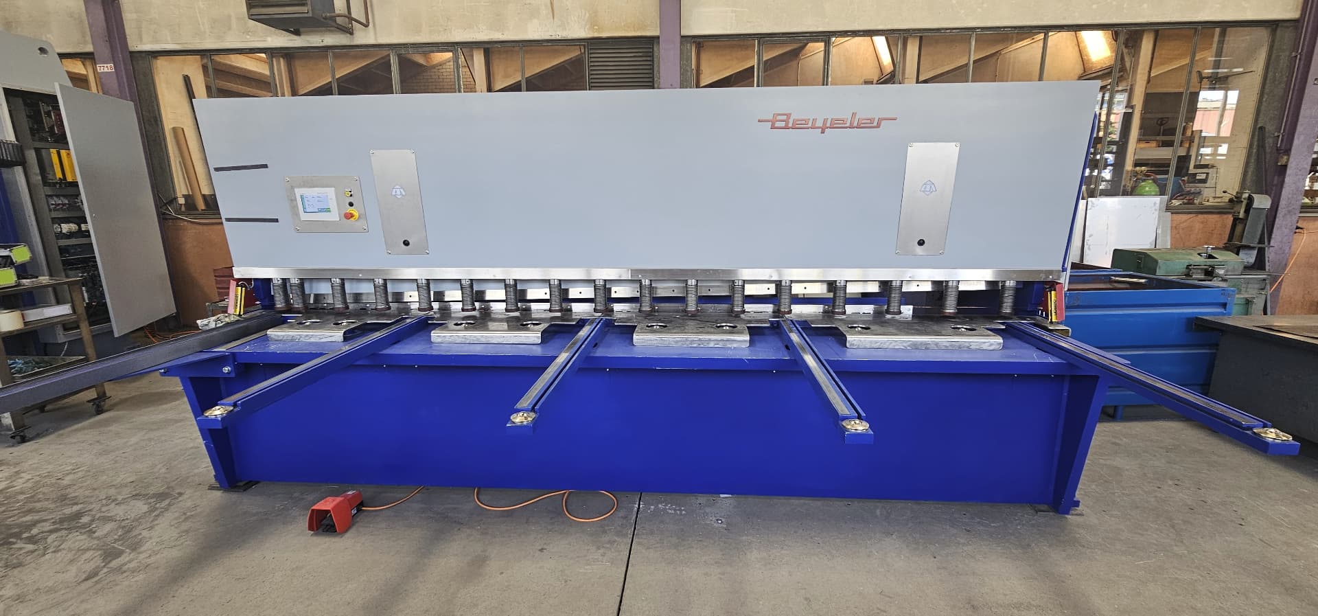 Cisaille industrielle pour tôle